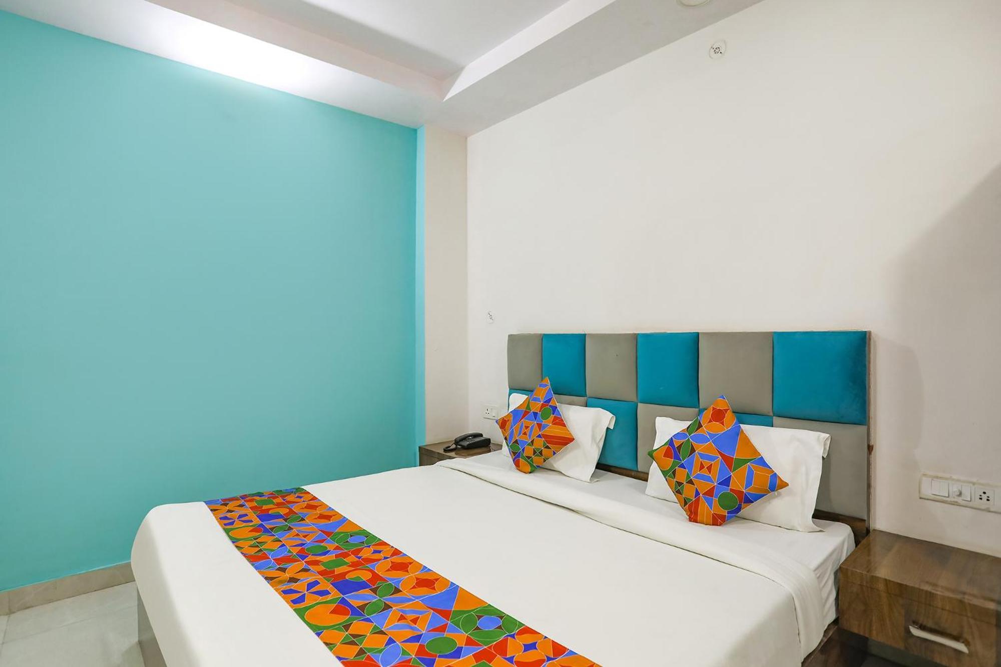 Fabhotel Sm Palace Chinhat Eksteriør billede